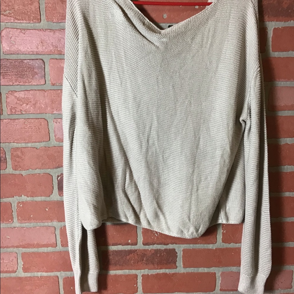 Lovers + Friends Mokara V Neck - Picture 3 of 3